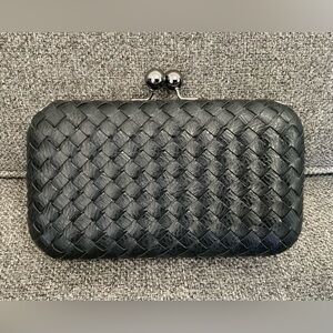 Women Black Kisslock Clutch